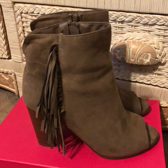 Breckelle’s tan faux suede open toe high heel western fringe booties - Picture 7 of 10